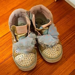 Light ups! Sketches US kids 10 . Worn but tons of life left! Zipper side closure